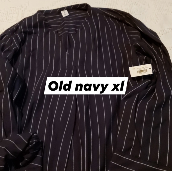 7 old navy blouses - Picture 3 of 7